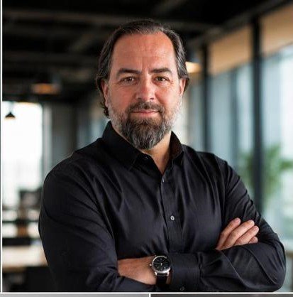 La experiencia de Miguel Martín con Libertad Inmobiliaria: de ingeniero a Personal Shopper Inmobiliario miguel de pie